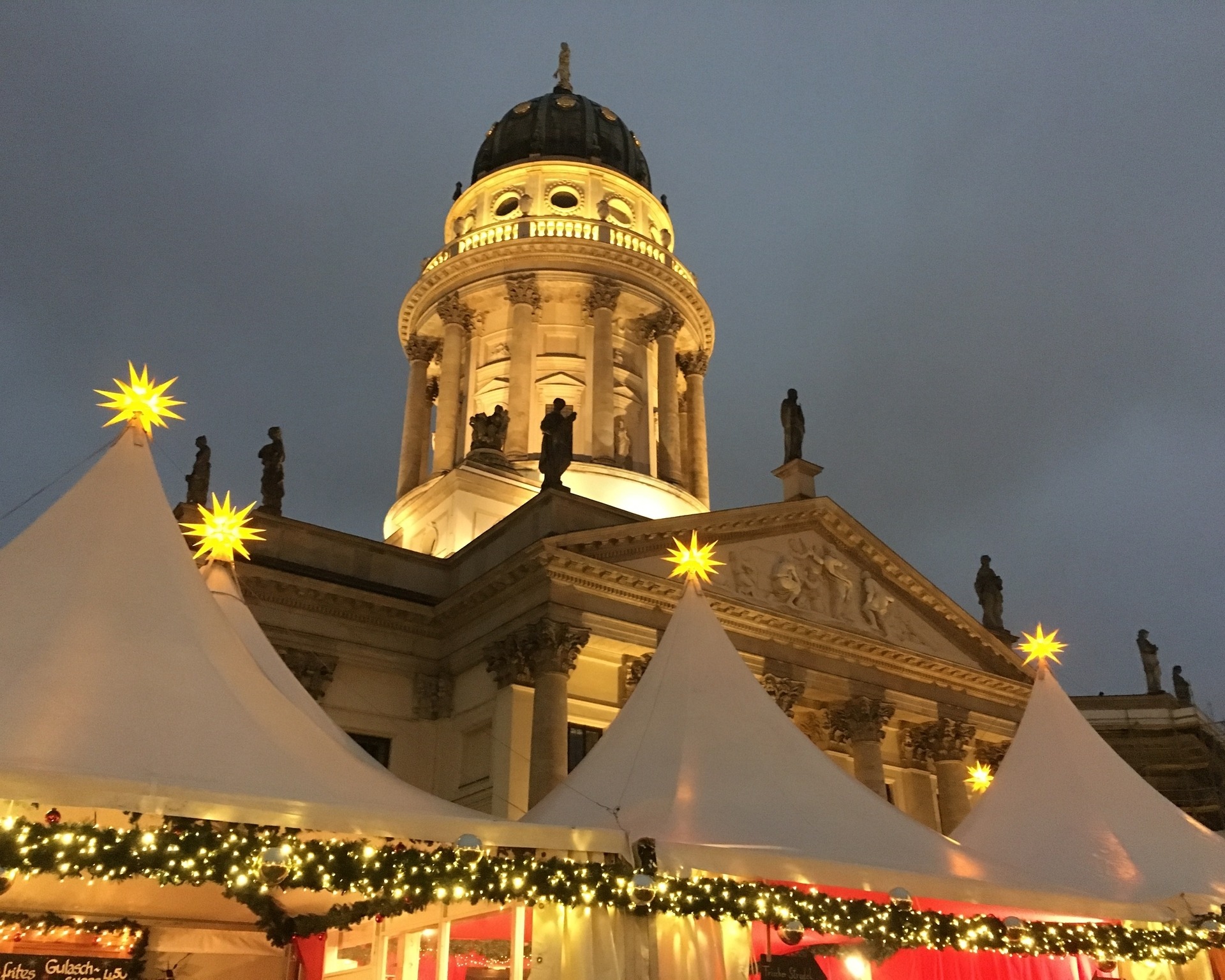 Gendarmenmarkt in Berlin zur Weihnachtszeit Gendarmenmarkt in Berlin zur Weihnachtszeit